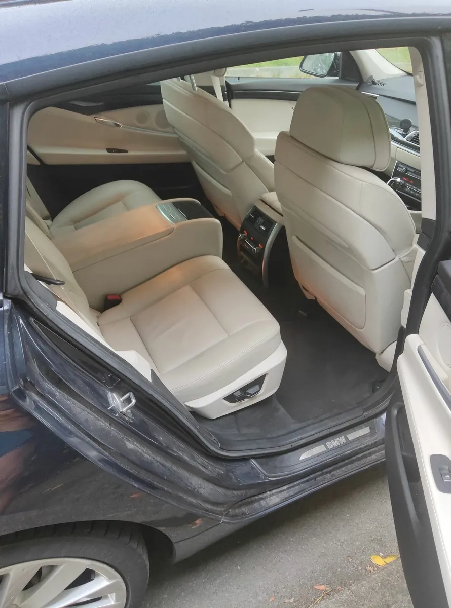 BMW 5-Series 2011 - Image 3
