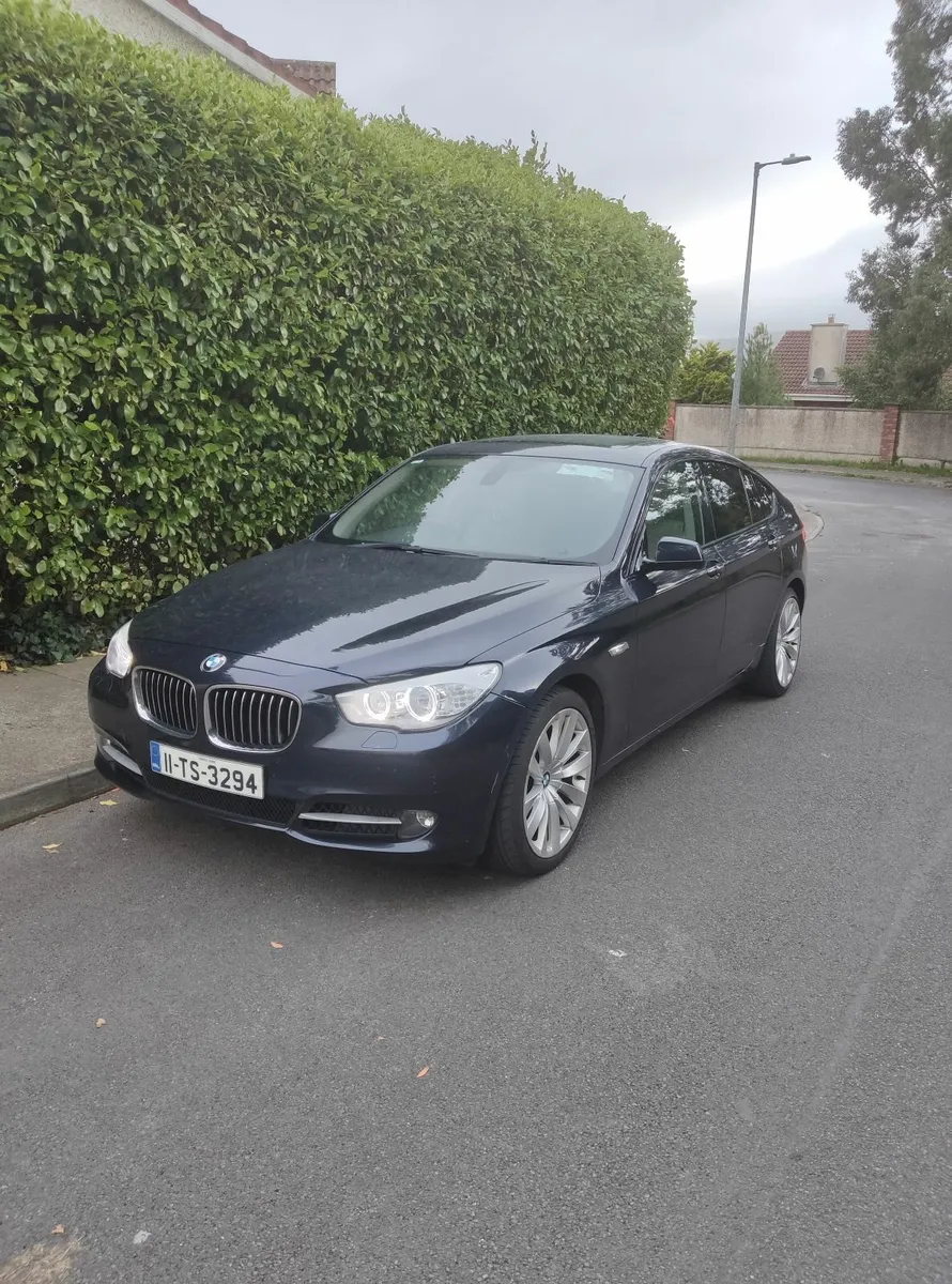 BMW 5-Series 2011 - Image 2