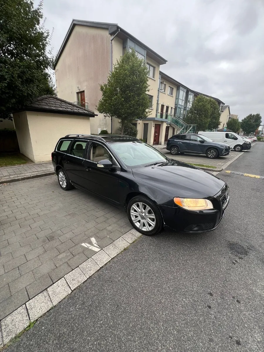 Volvo V70 2009 - Image 1
