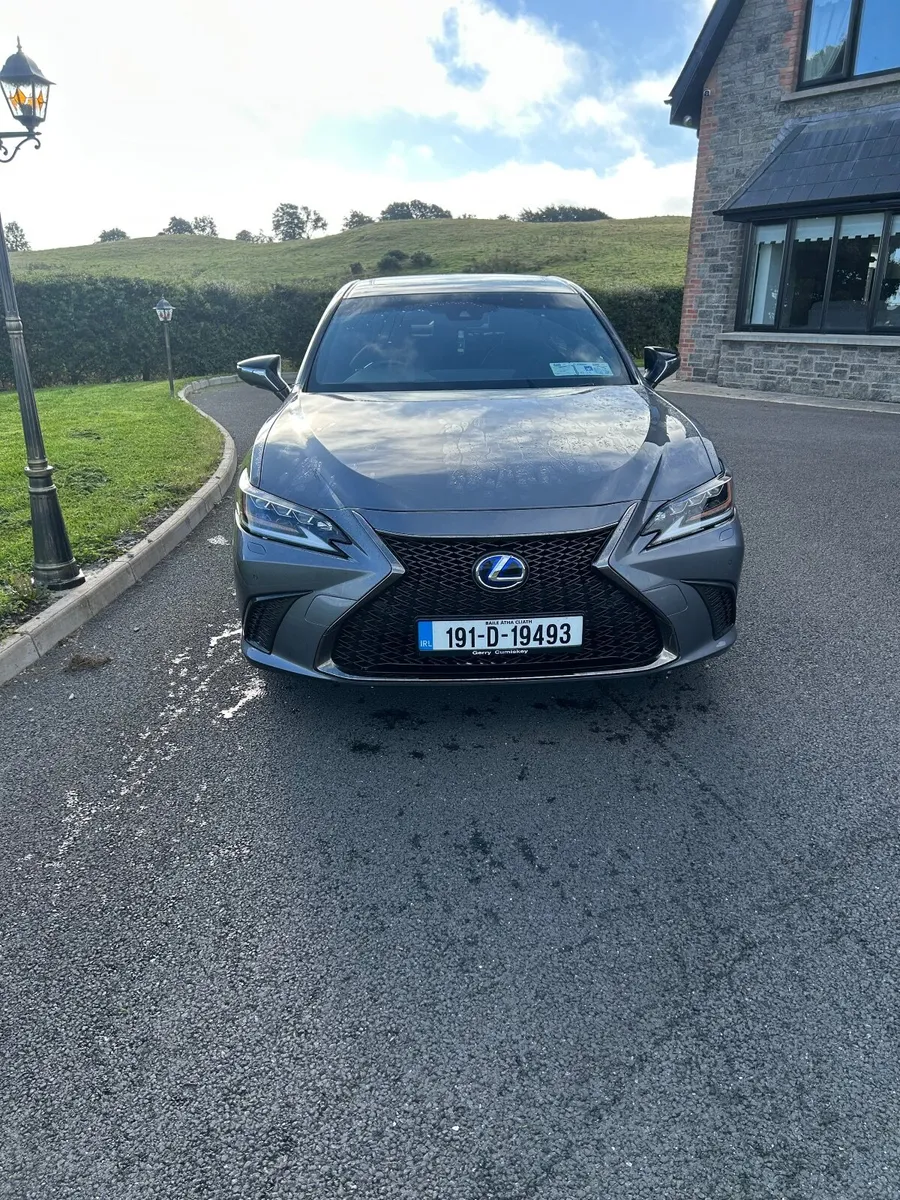 2019 Lexus ES 300h FSport - Image 2