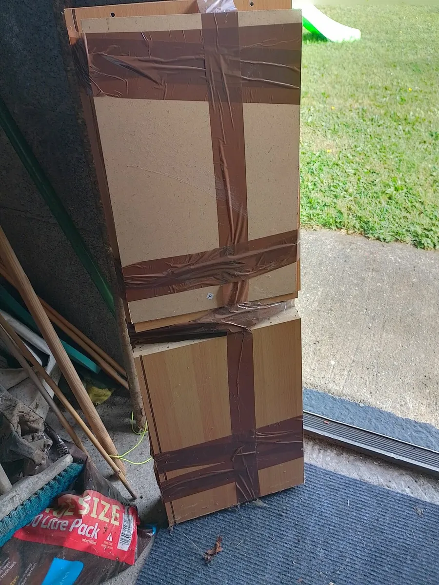 FREE Small Shelving Unit - Image 1