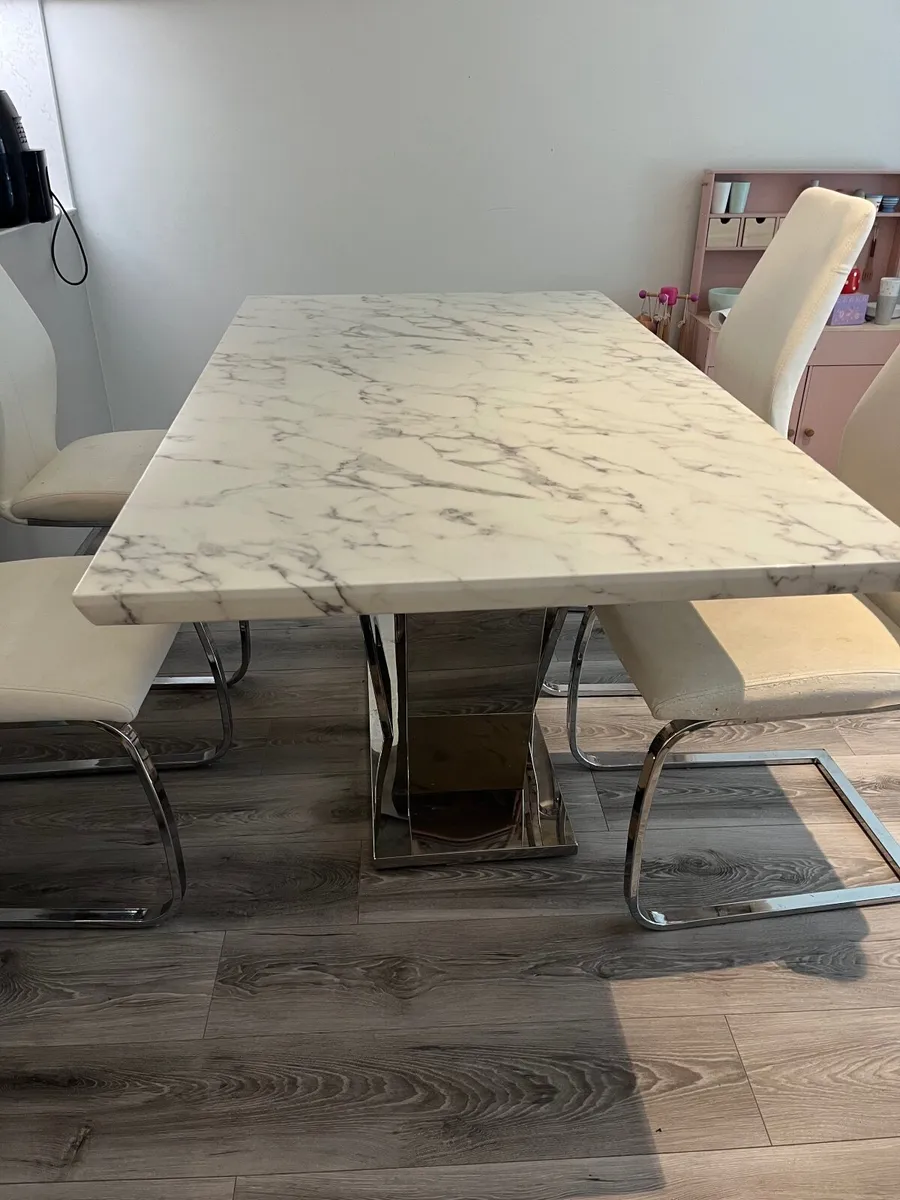 Dining table - Image 2
