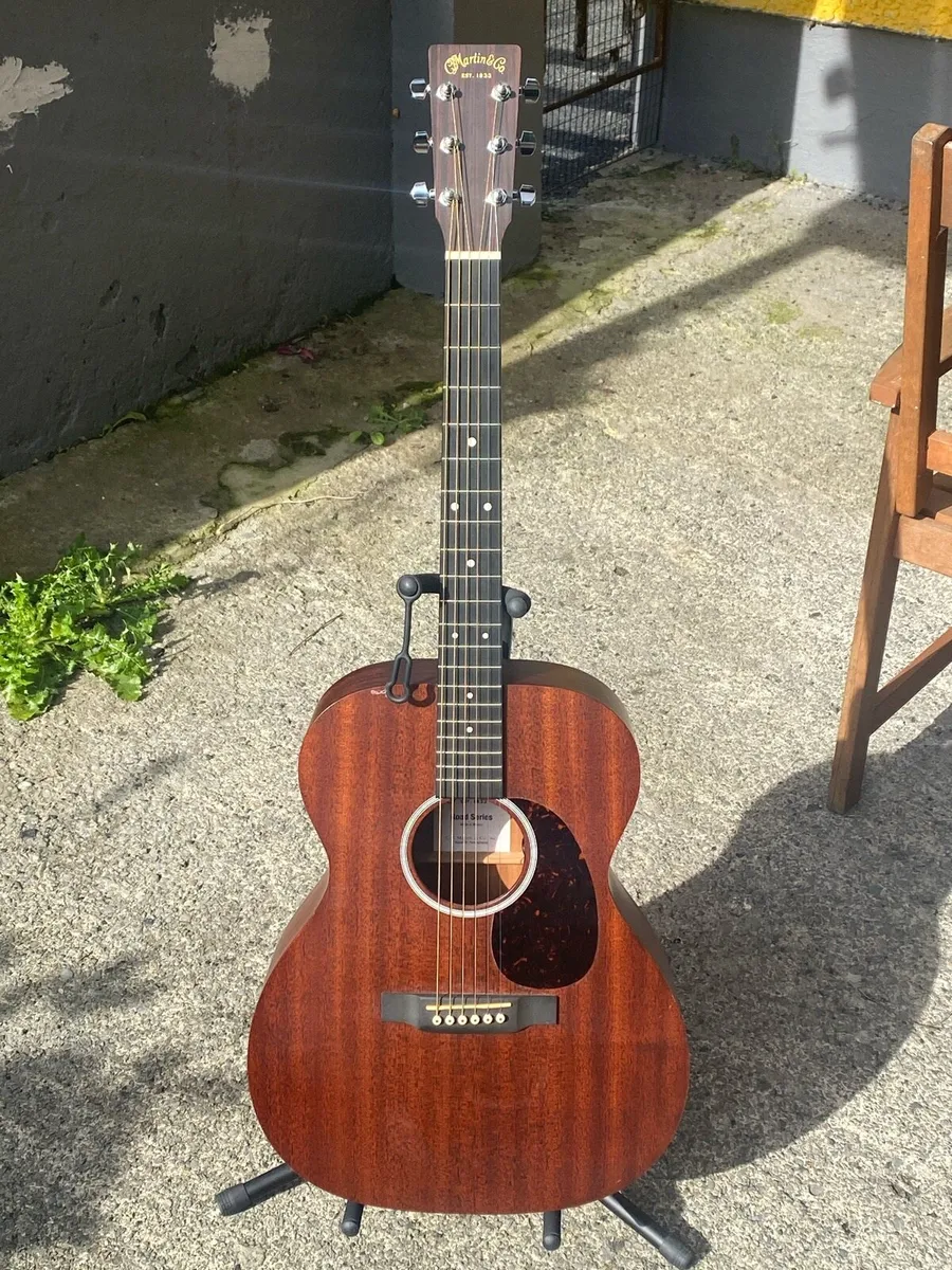 Martin 000-10e guitar with TGI extreme soft case - Image 1