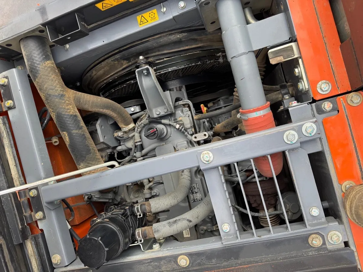 Hitachi 130-6 - Image 3