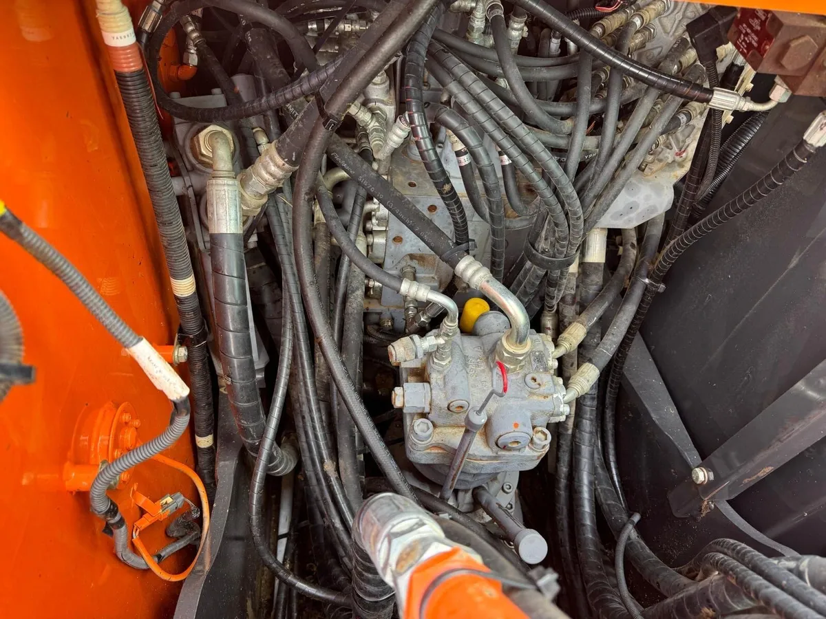 Hitachi 130-6 - Image 4