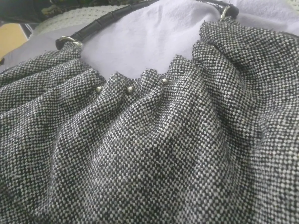 LULU GUINNESS TWEED & LEATHER HANDBAG AS NEW - Image 2