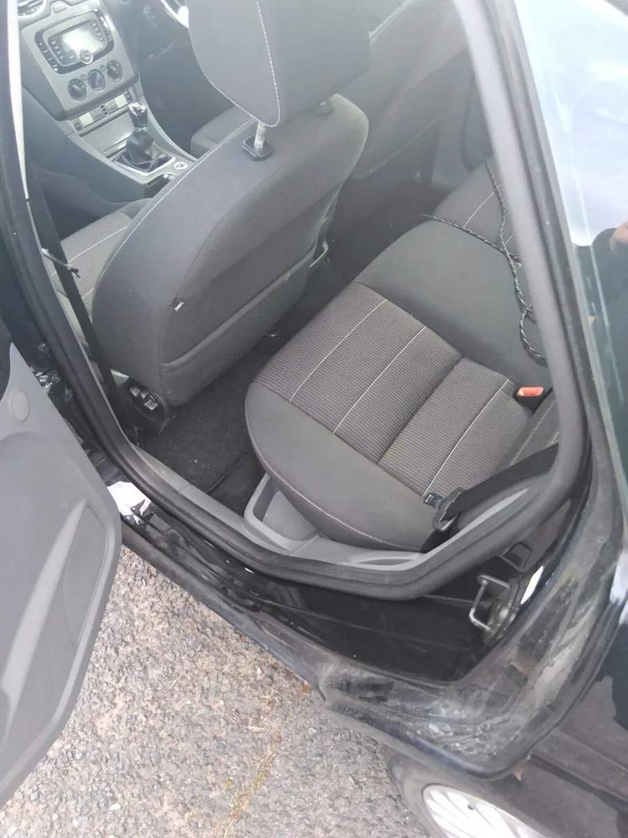Ford focus 2010 - Image 2