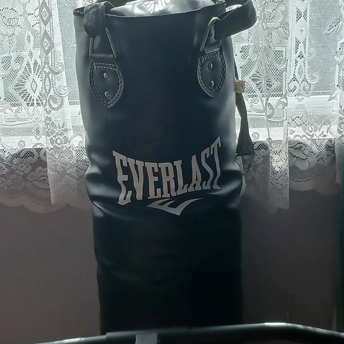 Punch bag/ pull up bar - Image 2