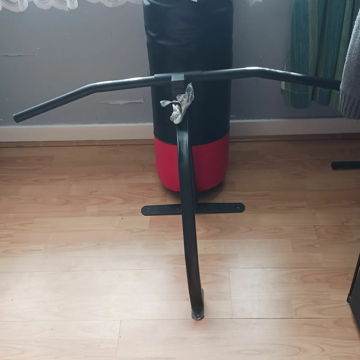 Punch bag/ pull up bar - Image 3