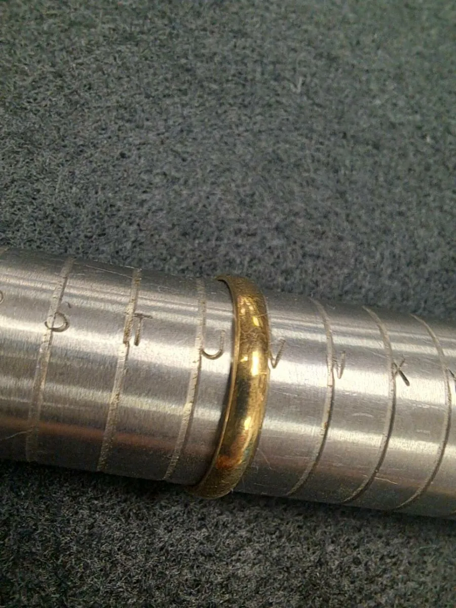9ct Gold Wedding Band 9k - Image 4