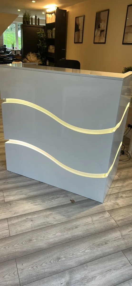 Salon reception desk - Image 2