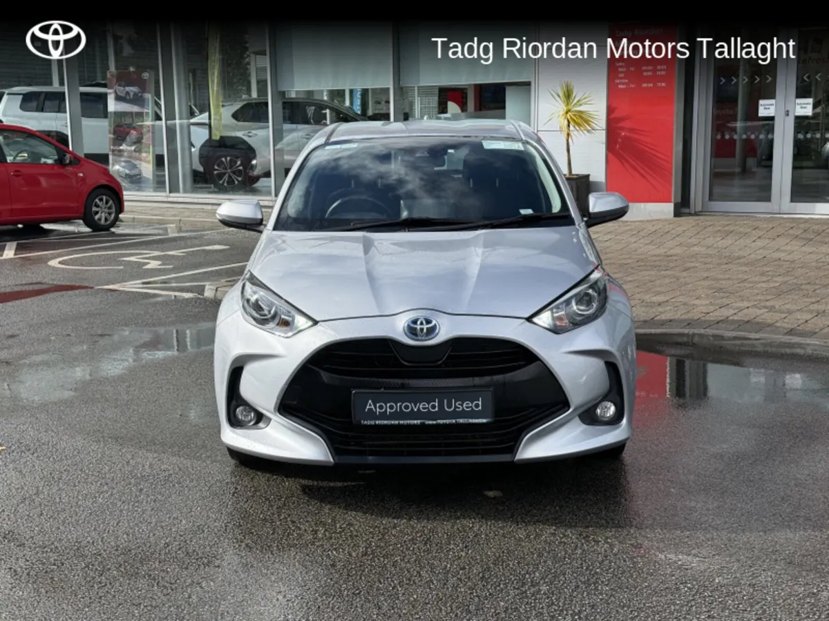 Toyota Yaris 1.5 HYBRID L/SPORT - Image 2