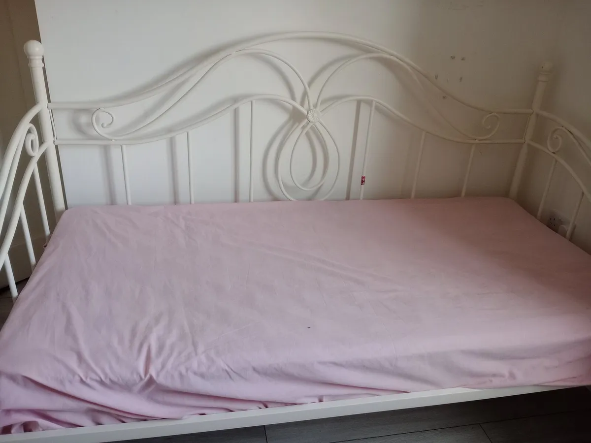 Single bed frame