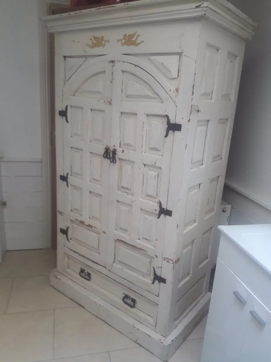 Household Furniture - Image 1