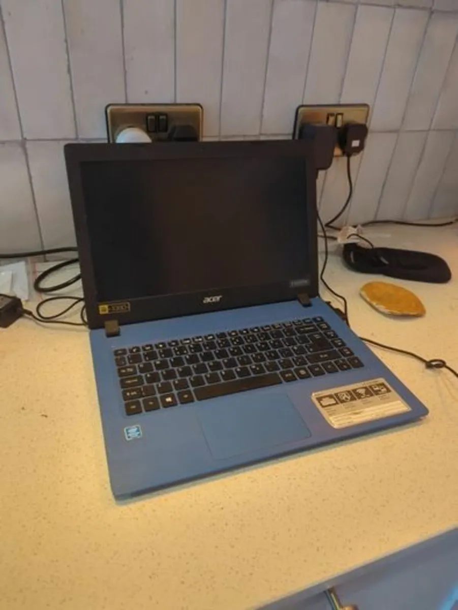 Acer Aspire 1 Laptop - Image 2