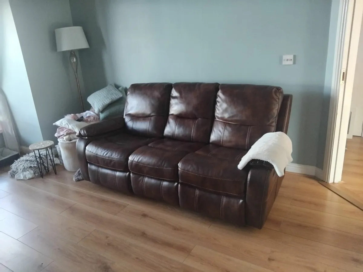Leather couch - Image 2