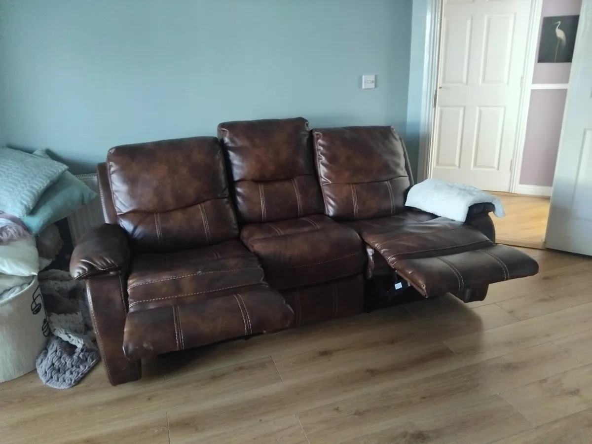 Leather couch - Image 3