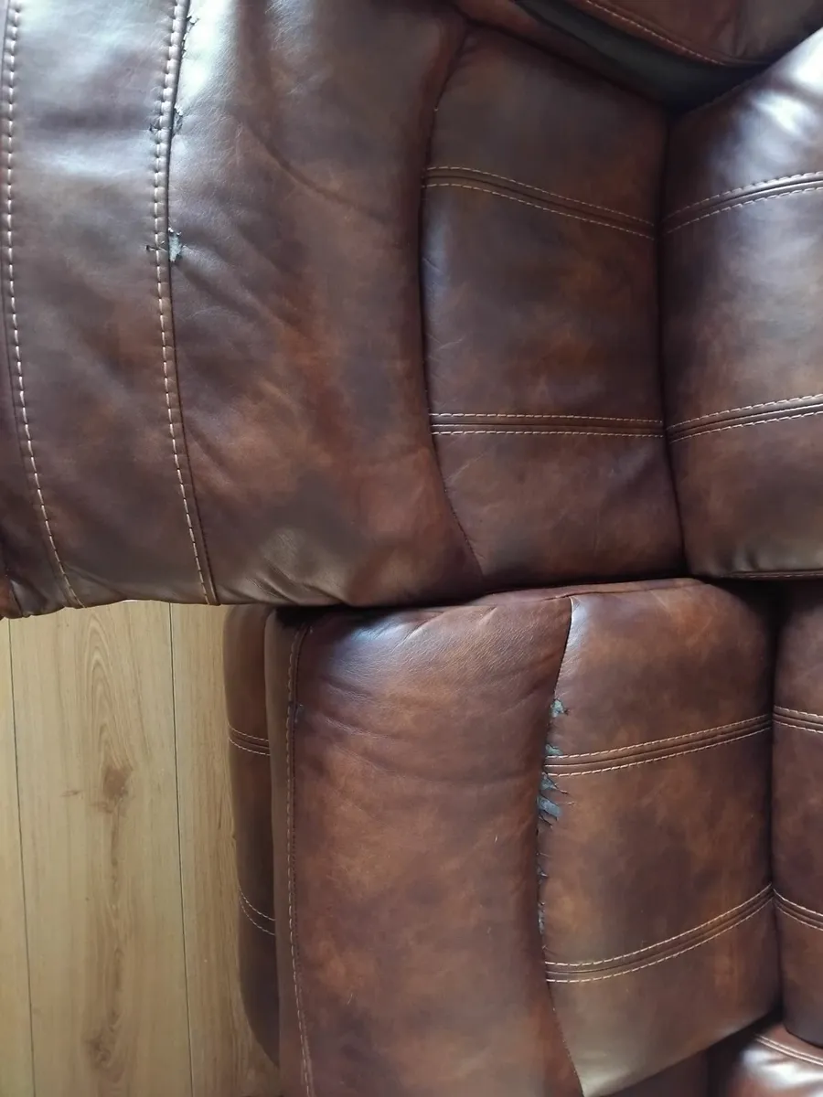 Leather couch - Image 4