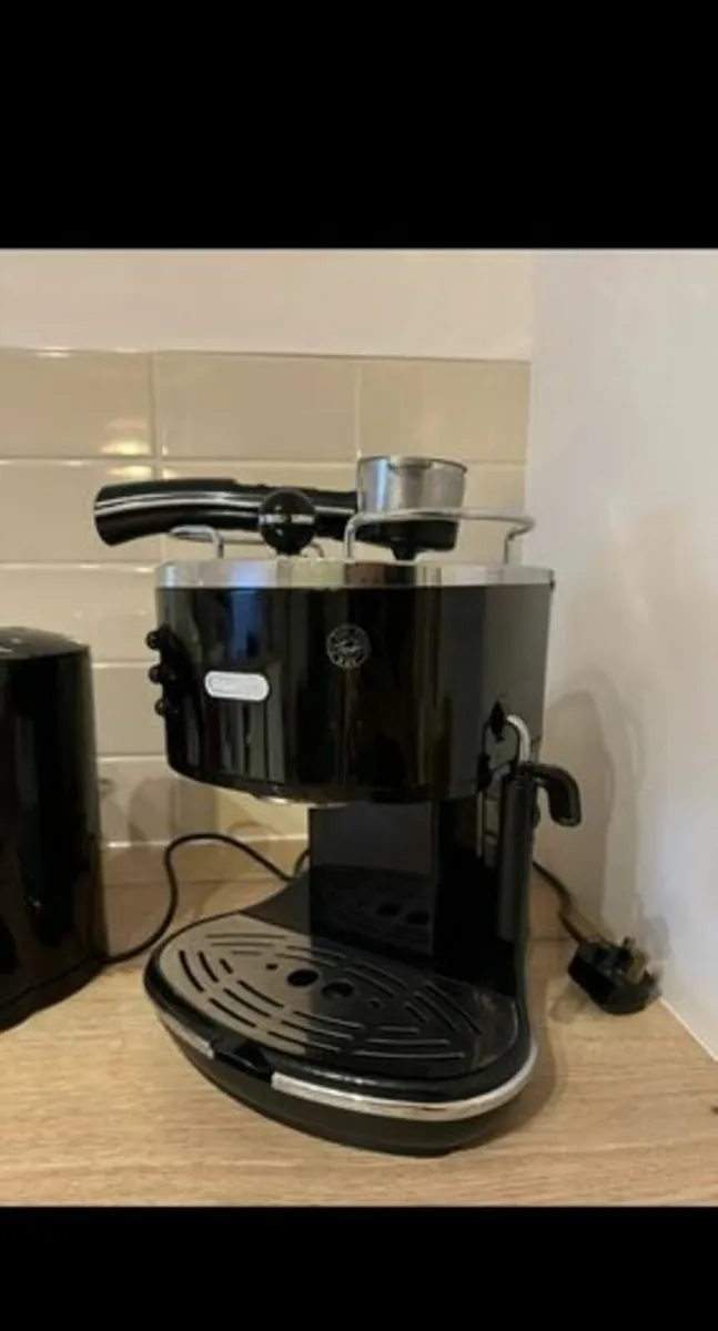 DeLonghi Icona Micalite ECO310.BK Coffee Machine - Image 1
