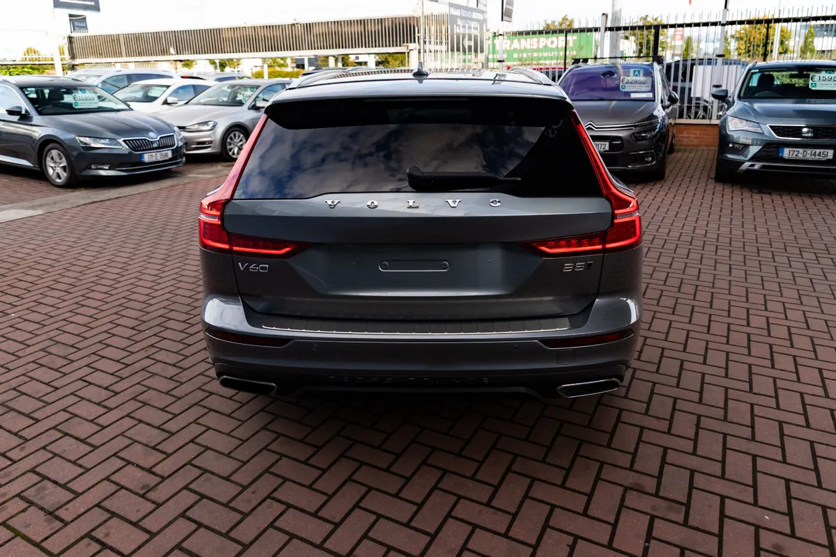 VOLVO V60  B5 CROSS COUNTRY PRO AWD 5DR ESTATE AUT - Image 4