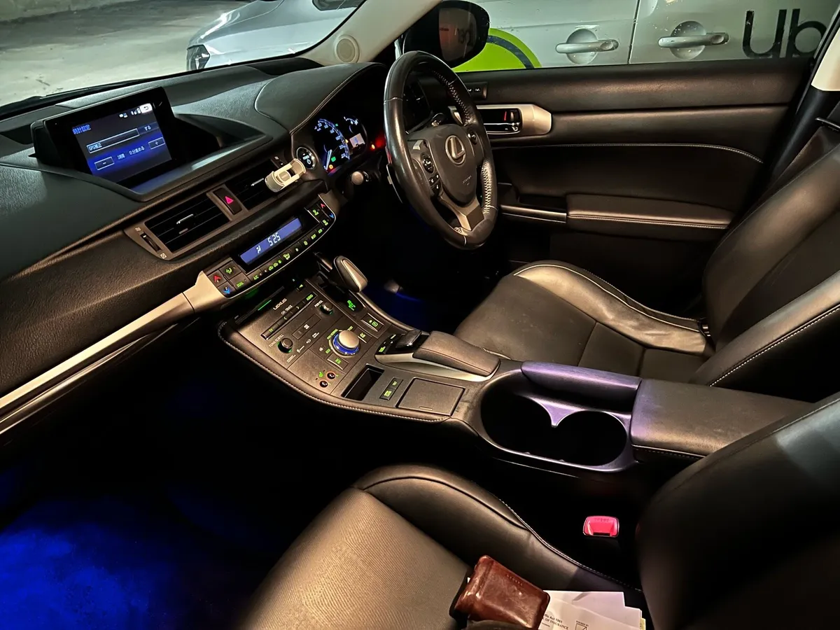 LEXUS CT 200 HYBIRD 2015 * immaculate condition * - Image 2