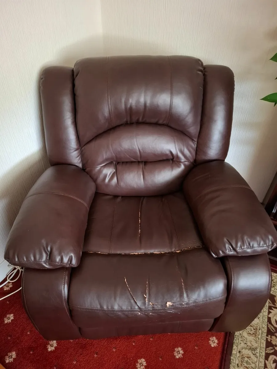 Three seater reclining sofa with two recl seats - Image 2