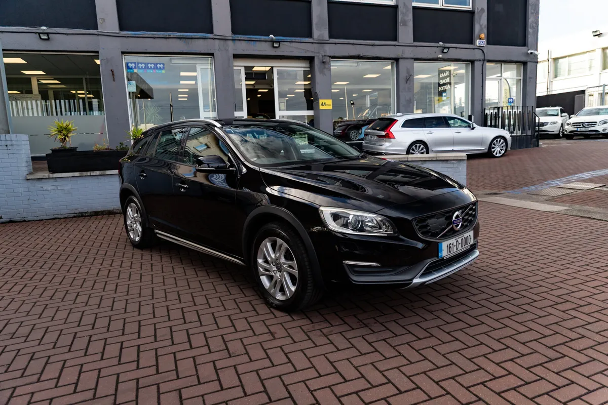 VOLVO V60 2.0D4 SE LUXURY DELUXE 5DR ESTATE AUTOMA - Image 1