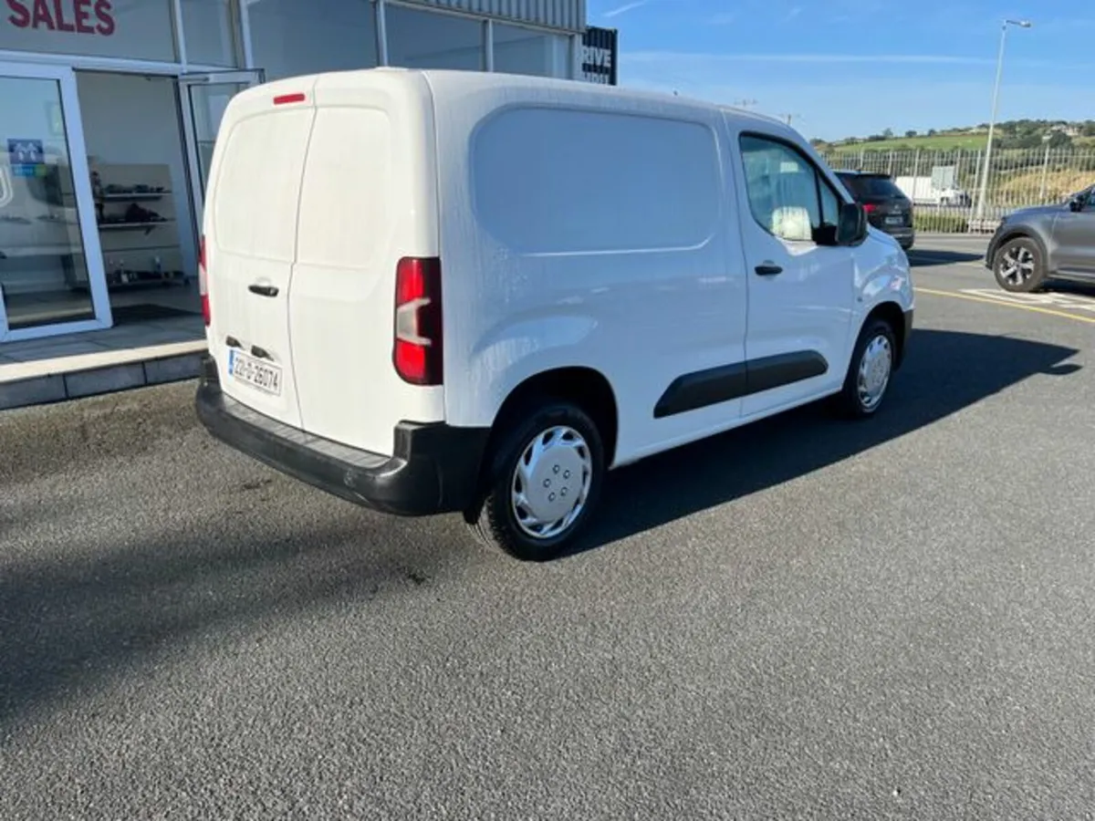 Opel Combo L1h1-1.5 100ps-dsl-6sp-my22 5D - Image 2