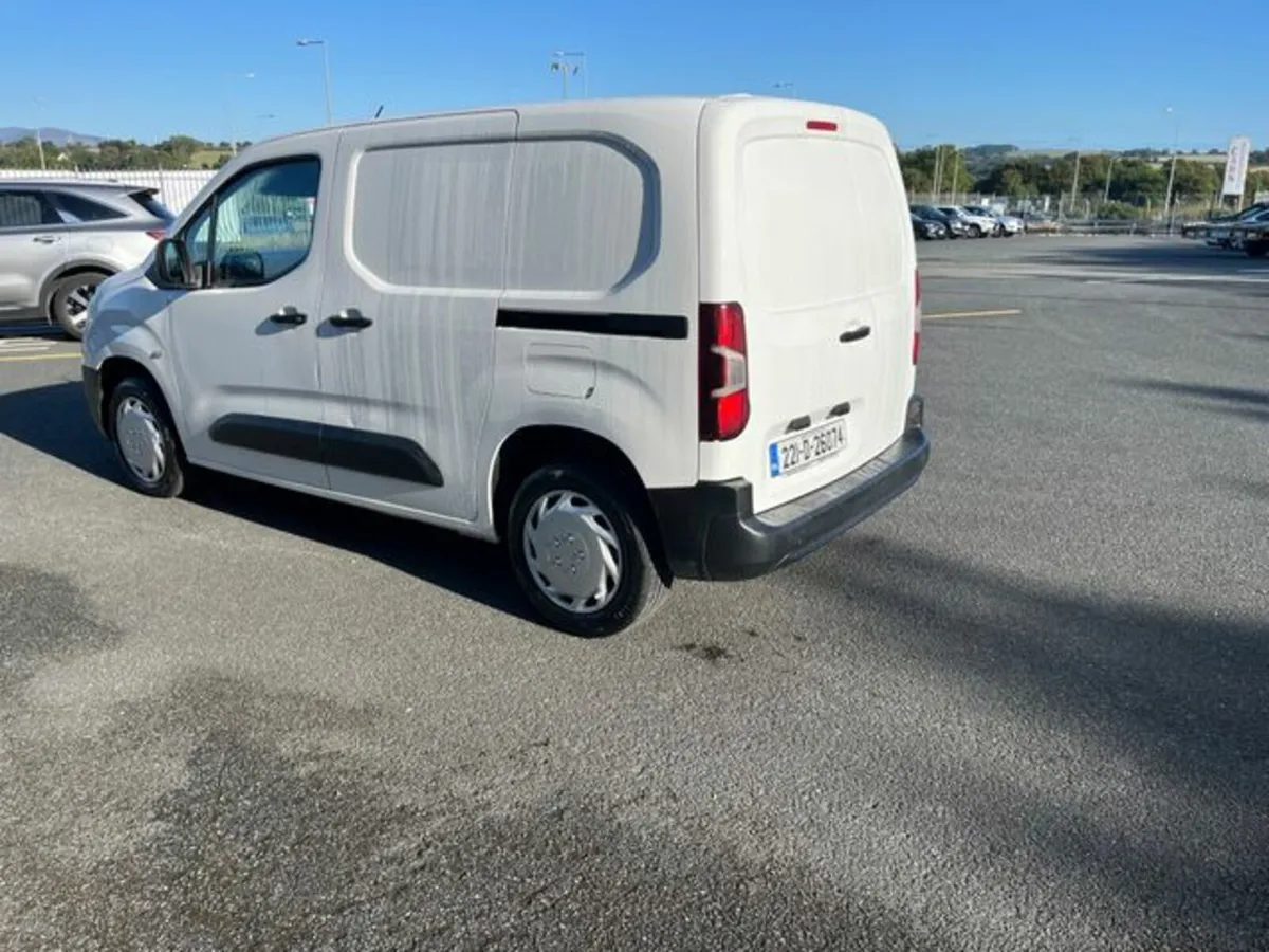 Opel Combo L1h1-1.5 100ps-dsl-6sp-my22 5D - Image 4