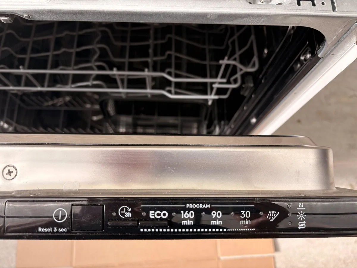 Electrolux Dishwasher (60cm fully integrated) - Image 4