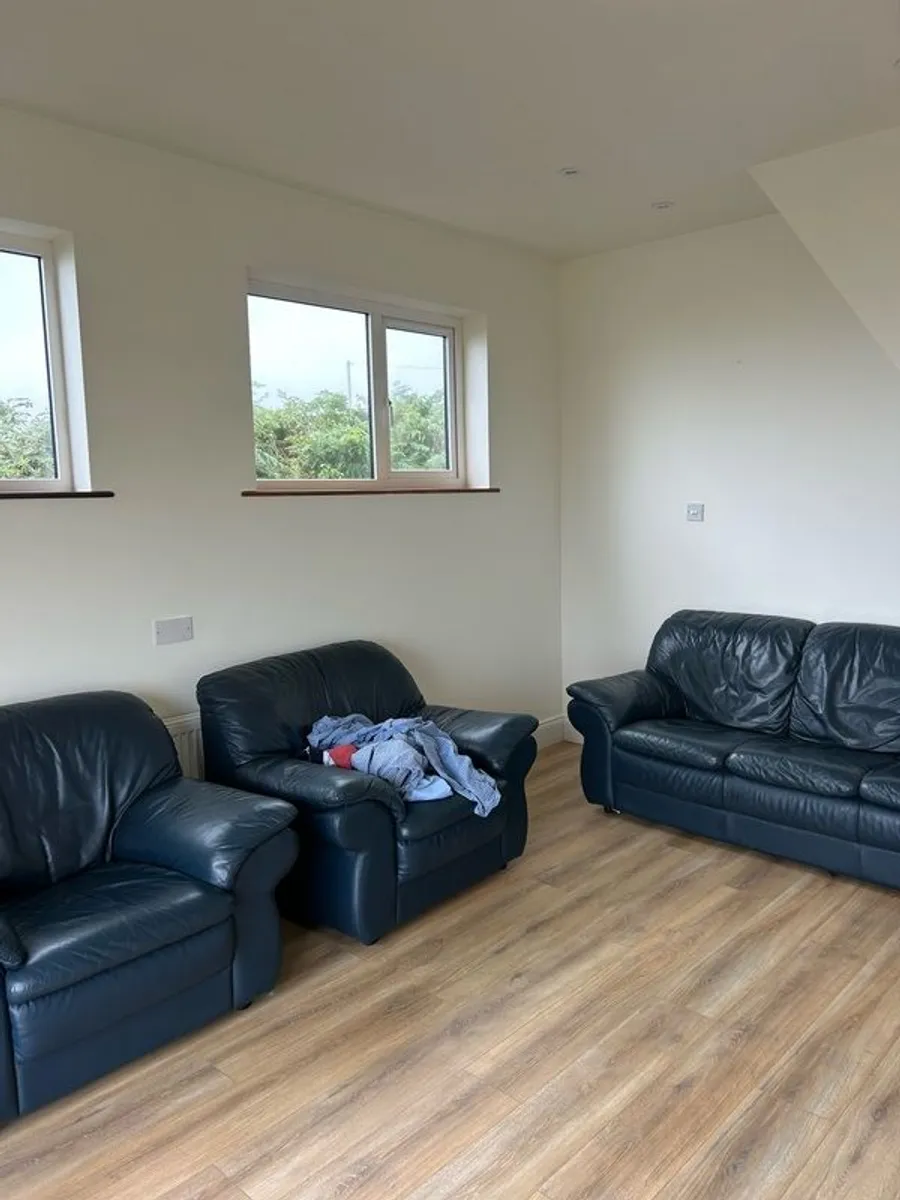 3 Piece Leather Sofa - Image 2