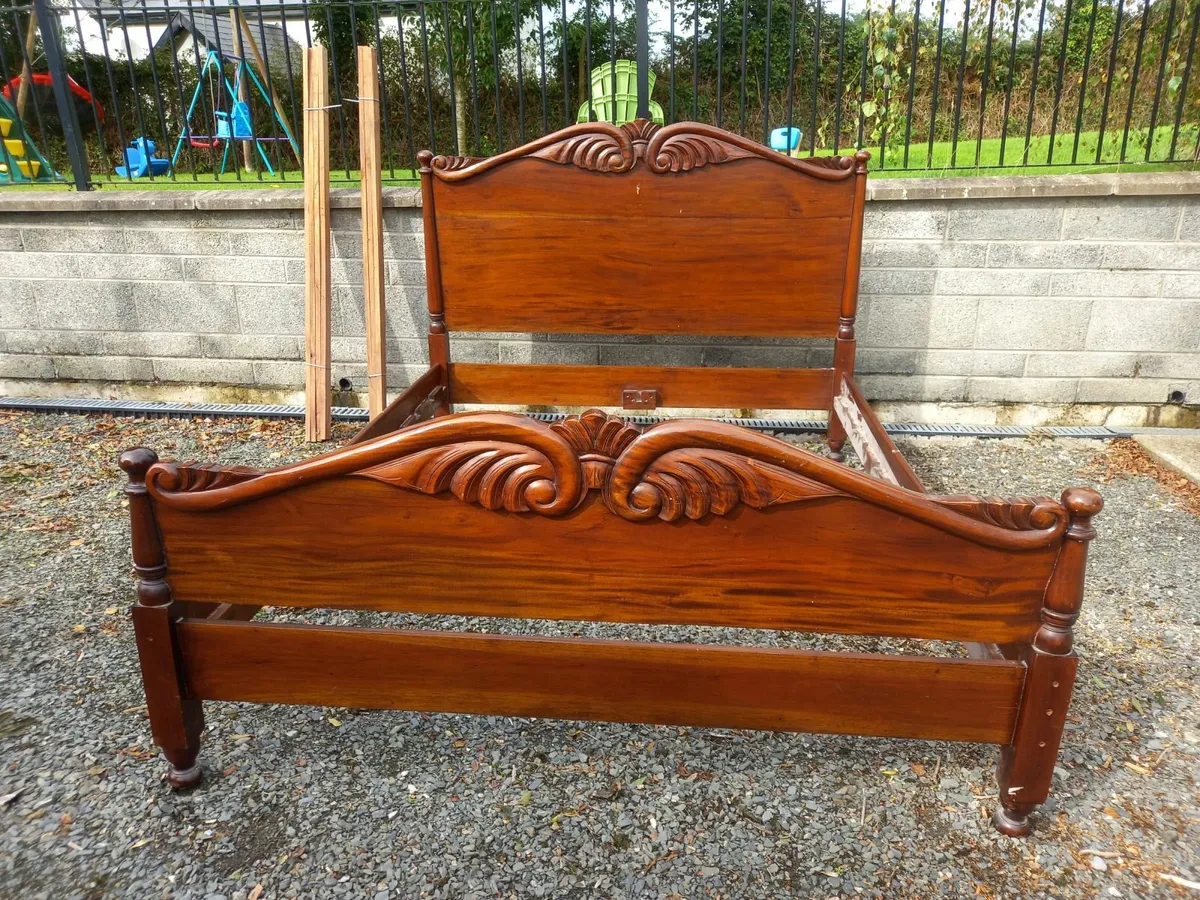 King size mahogany bed - Image 1