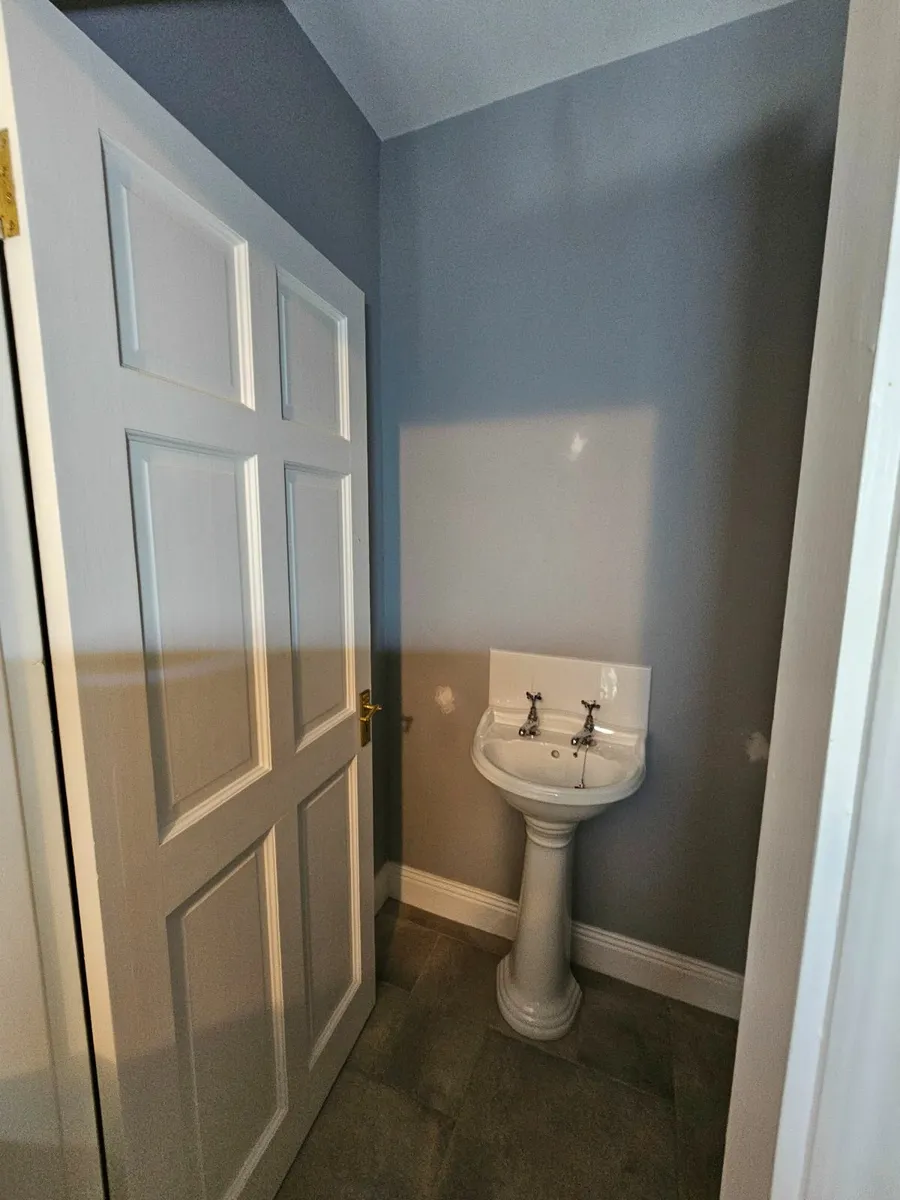 Wash basin with stand