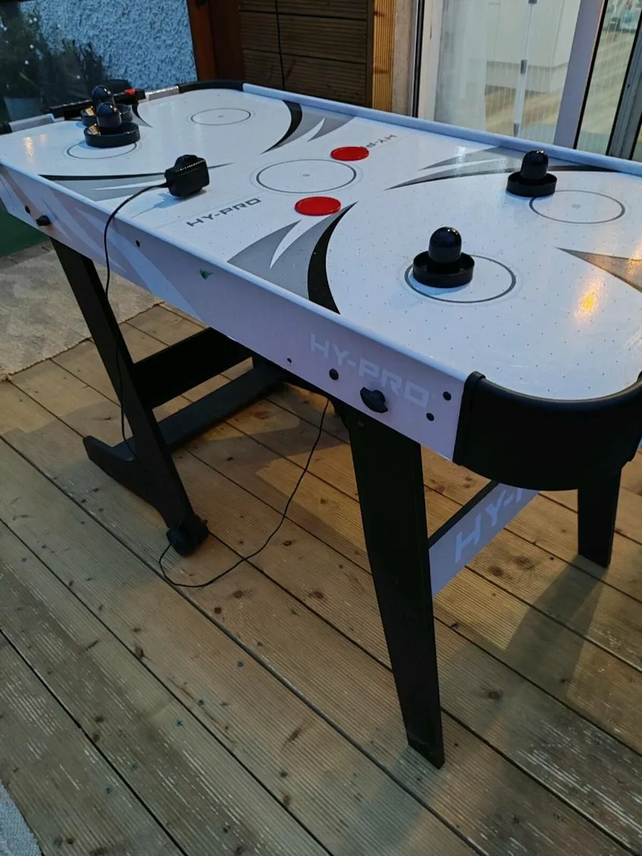 Air hockey table - Image 1