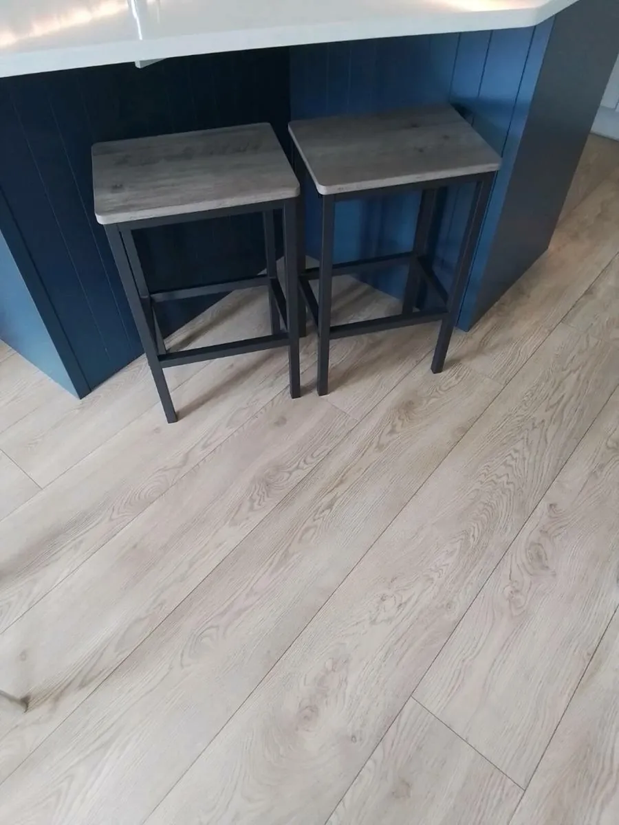 2 stools - Image 1