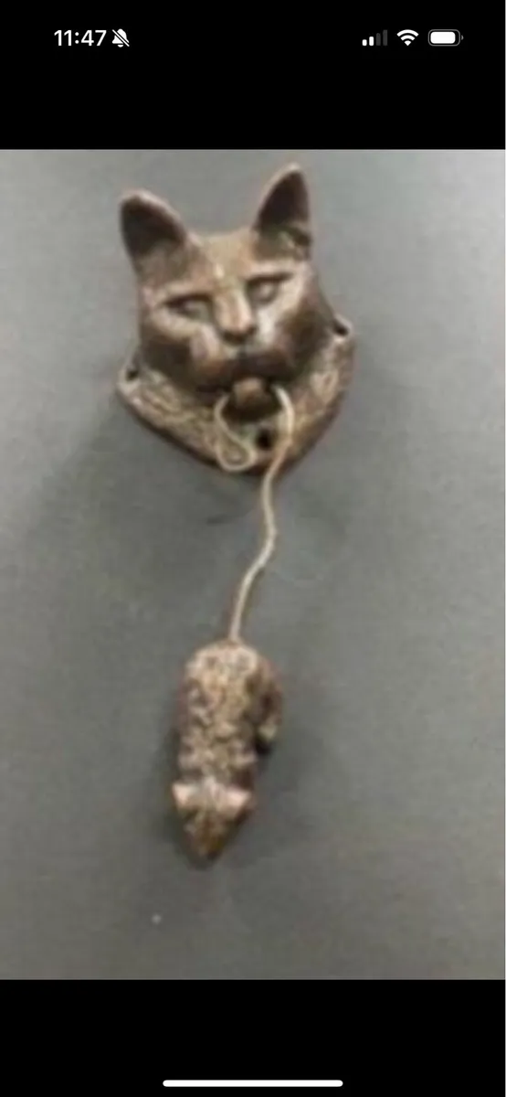 Car and mouse door knocker - Image 1