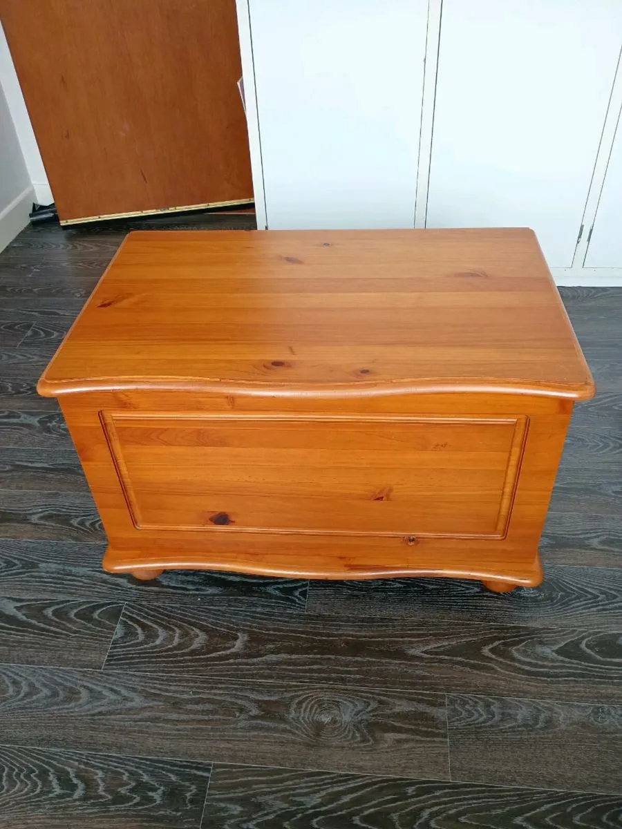 Assorted storage - Image 1