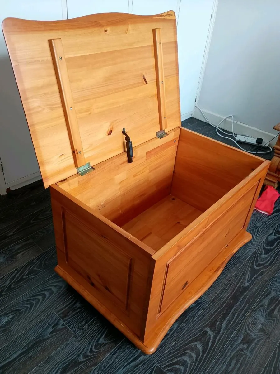 Assorted storage - Image 4