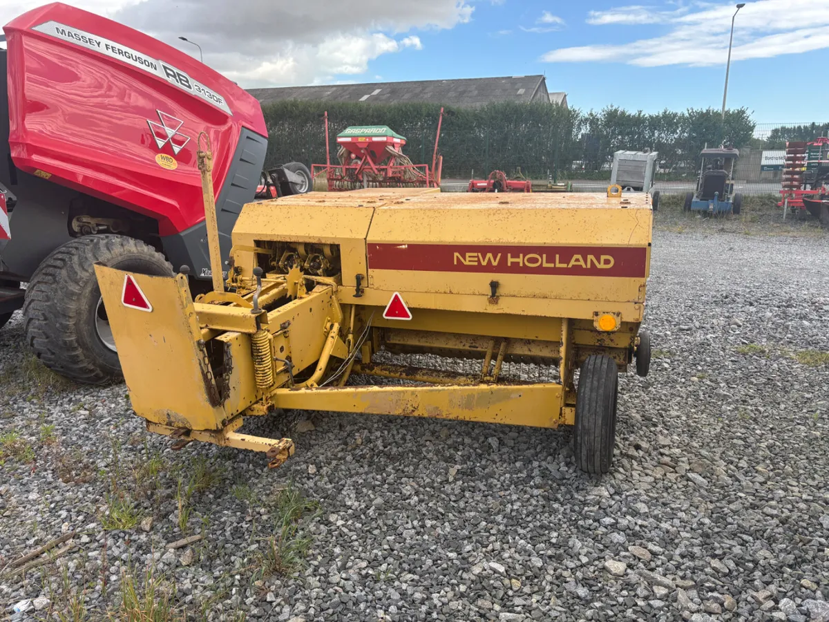 940 New Holland Baler - Image 3