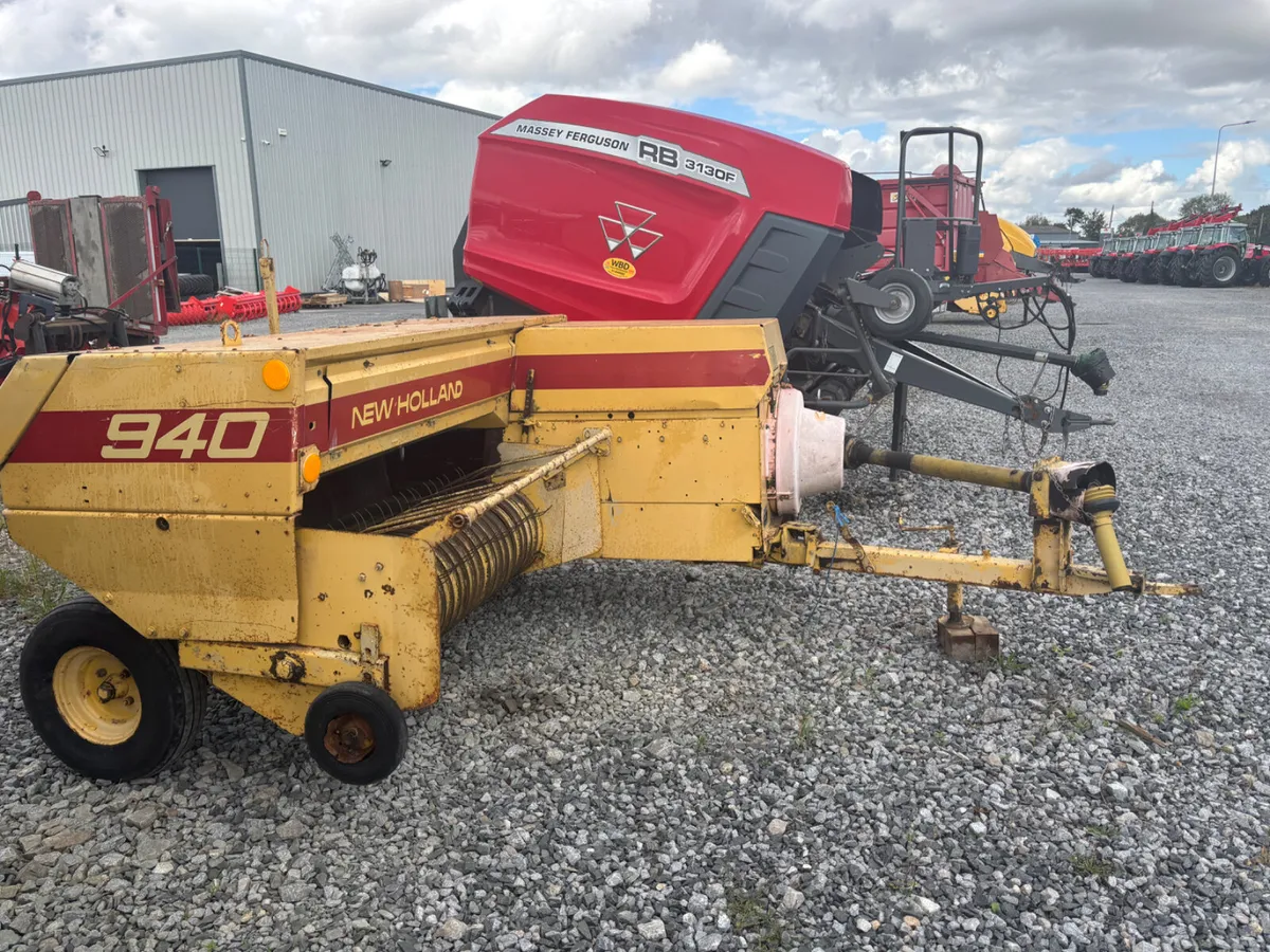 940 New Holland Baler - Image 2