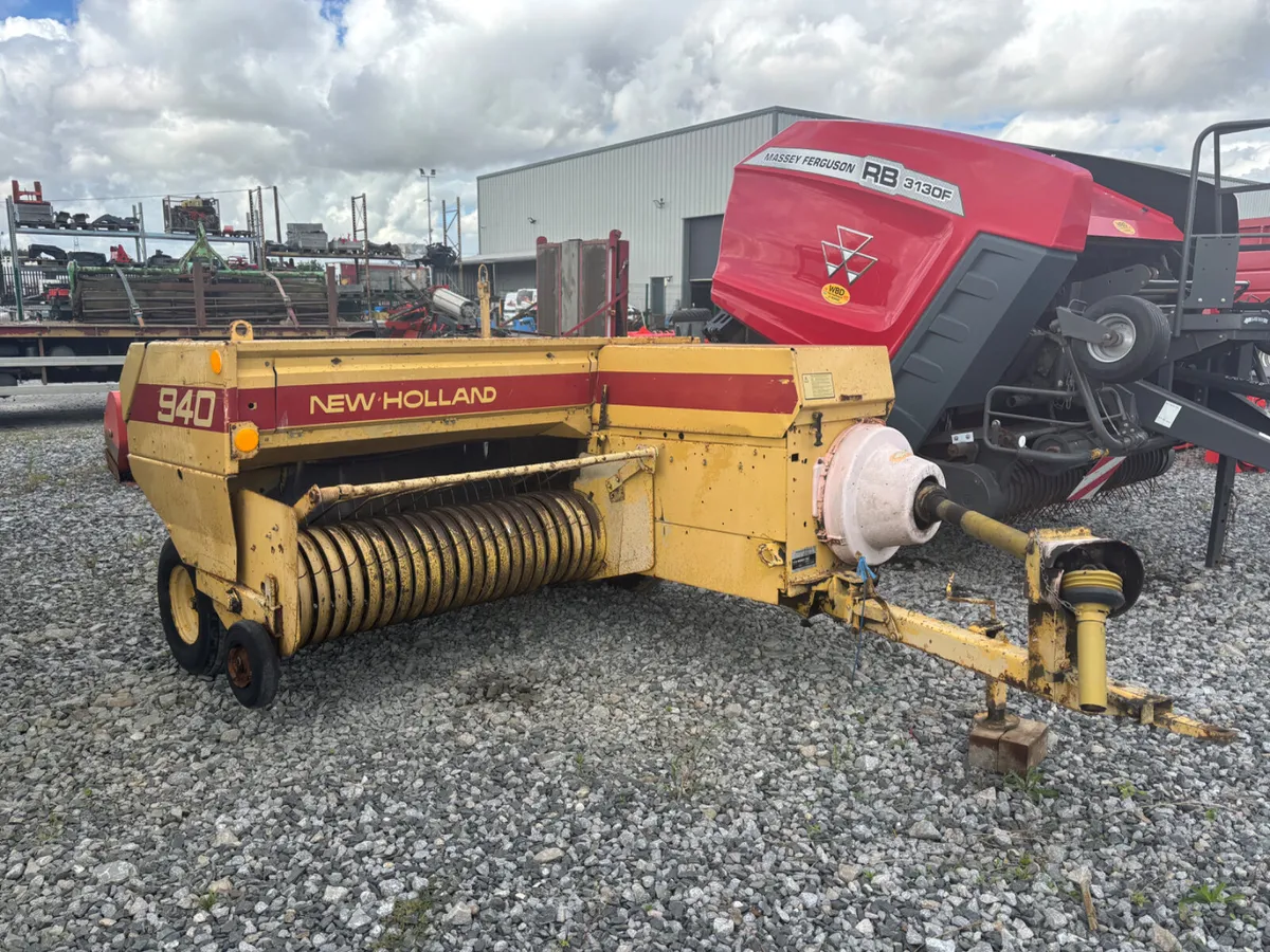 940 New Holland Baler - Image 1