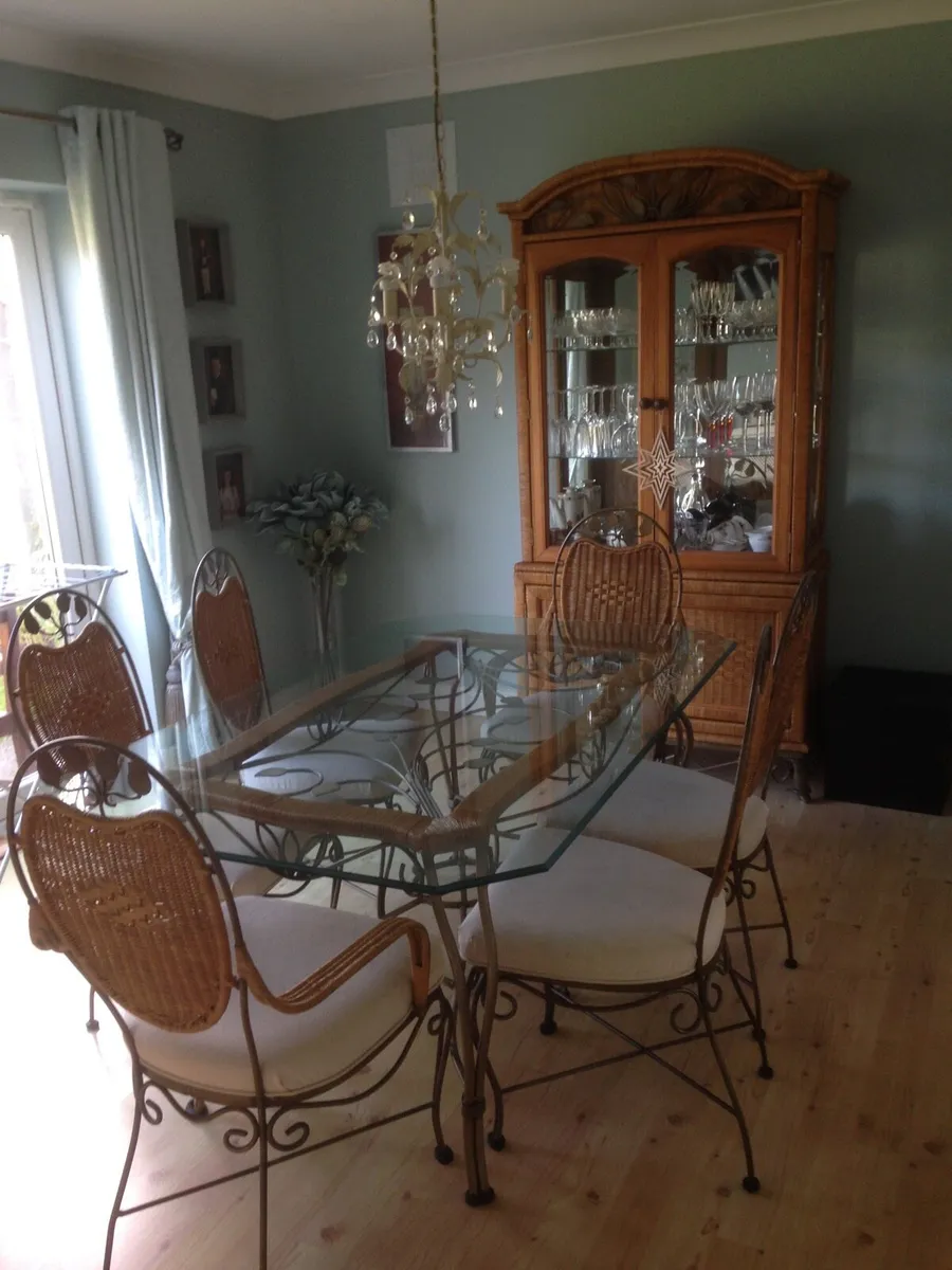 Dining table and chairs - Image 1