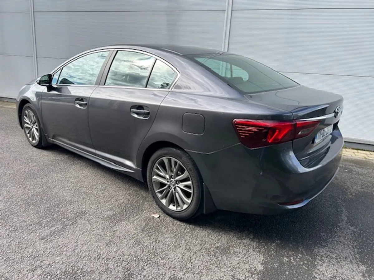 Toyota Avensis 1.6 D-4d Luna Navi Saloon - Image 3