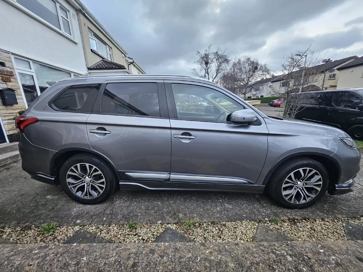 Mitsubishi Outlander 2017 - Image 1