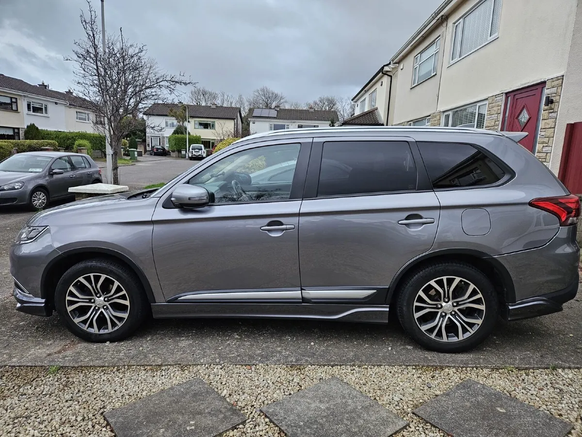 Mitsubishi Outlander 2017 - Image 2