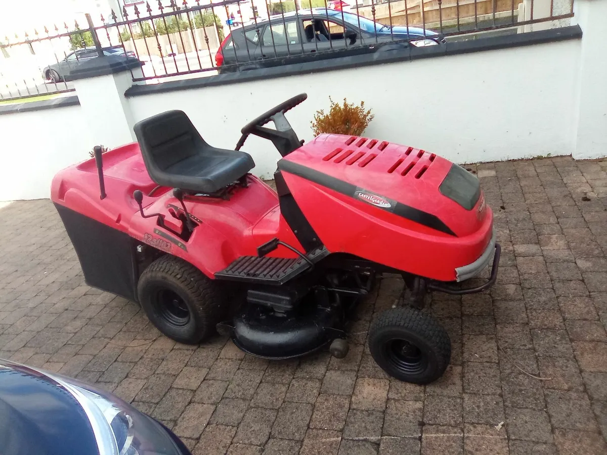 Castlegarden ride on lawnmower - Image 1