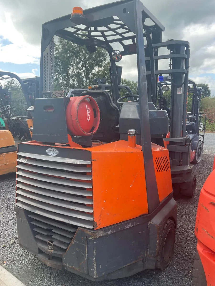 FORKLIFT - Image 4