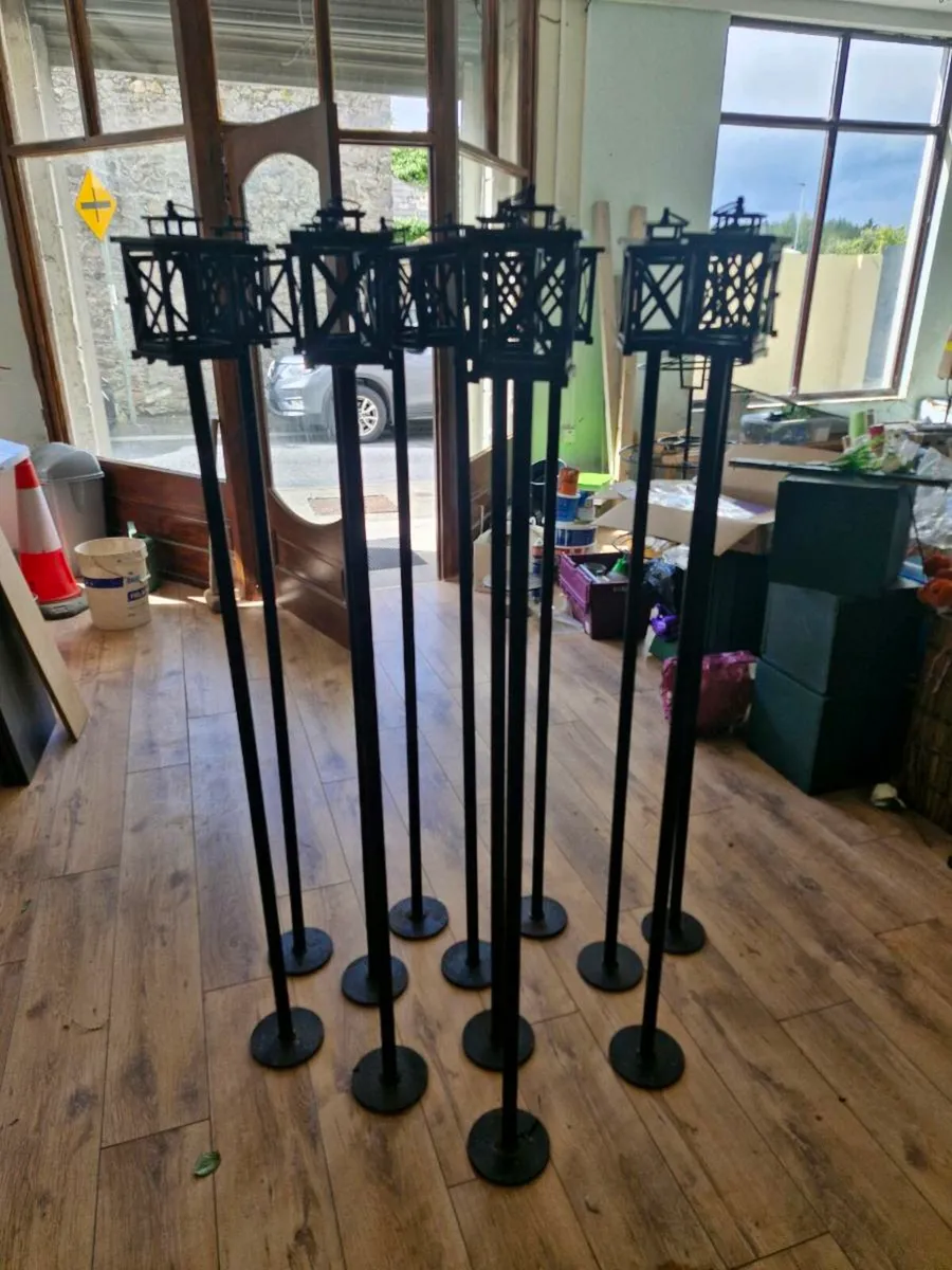 Set of 12 iron candle holders 62 inches tall - Image 1