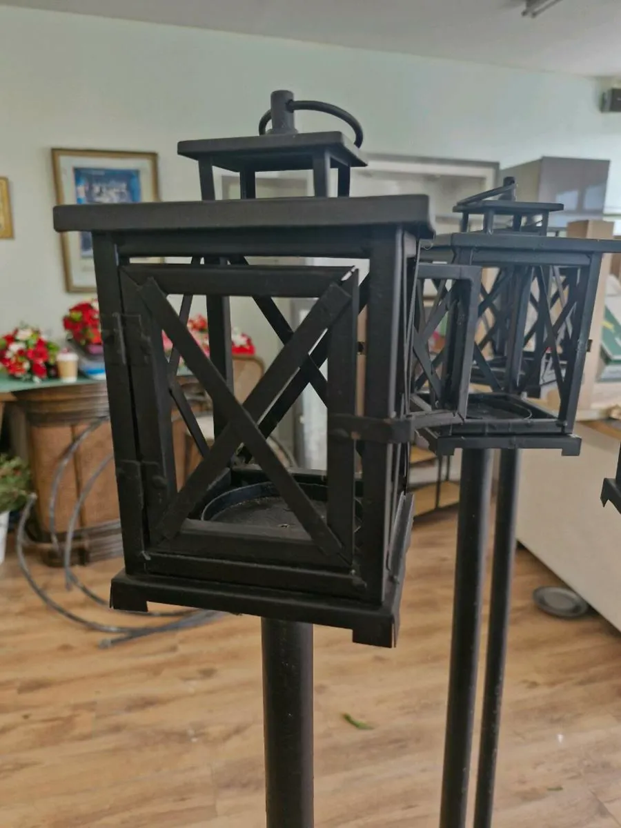 Set of 12 iron candle holders 62 inches tall - Image 2