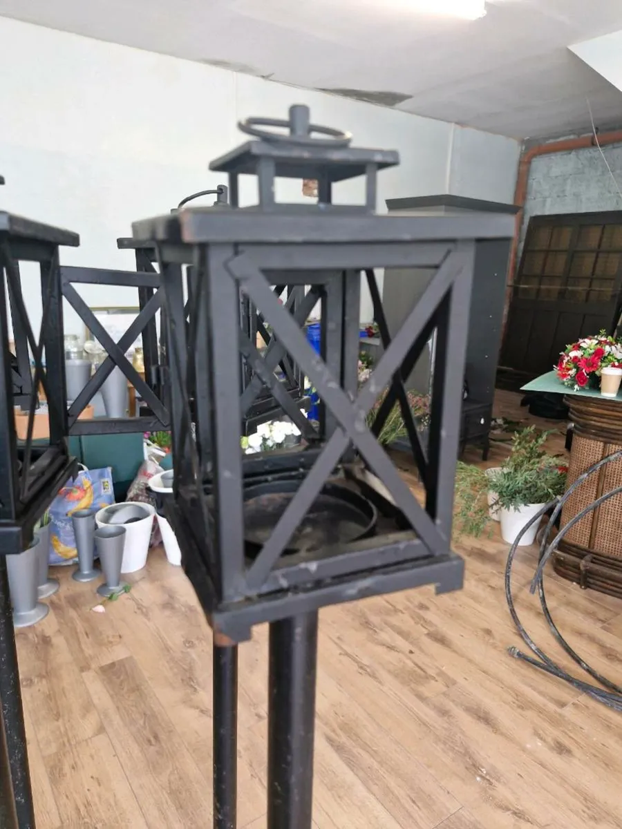 Set of 12 iron candle holders 62 inches tall - Image 3